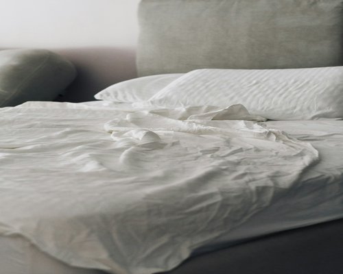Calm bedroom setting indicating good sleep hygiene
